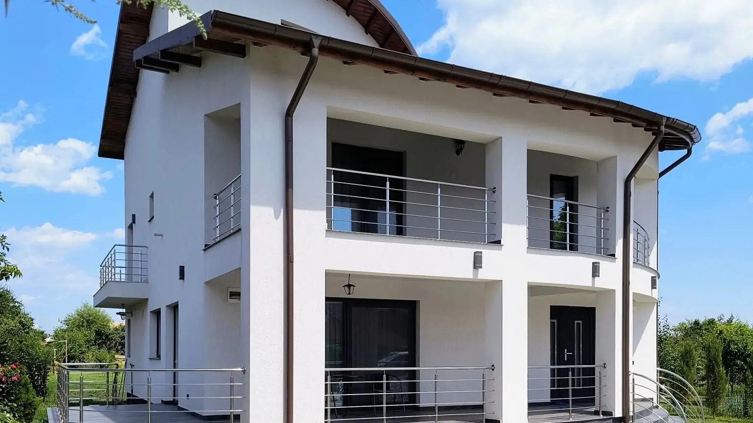 Balustrade inox pentru terasă și balcoane la casă premium