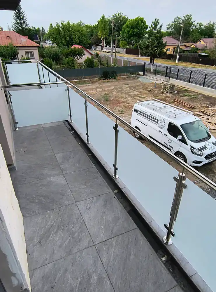 Balustrade inox pentru balcoane în Giurgiu - model realizat de Real Inox