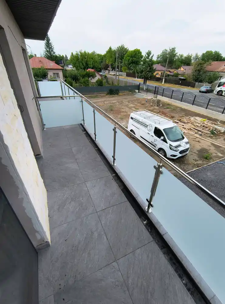 Balustrade inox pentru balcoane în Prahova - model realizat de Real Inox