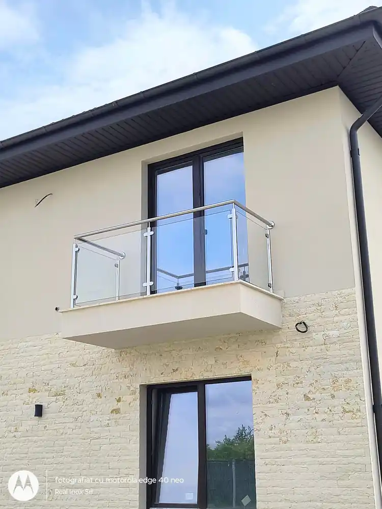 Balustrade inox pentru balcoane în București - model realizat de Real Inox