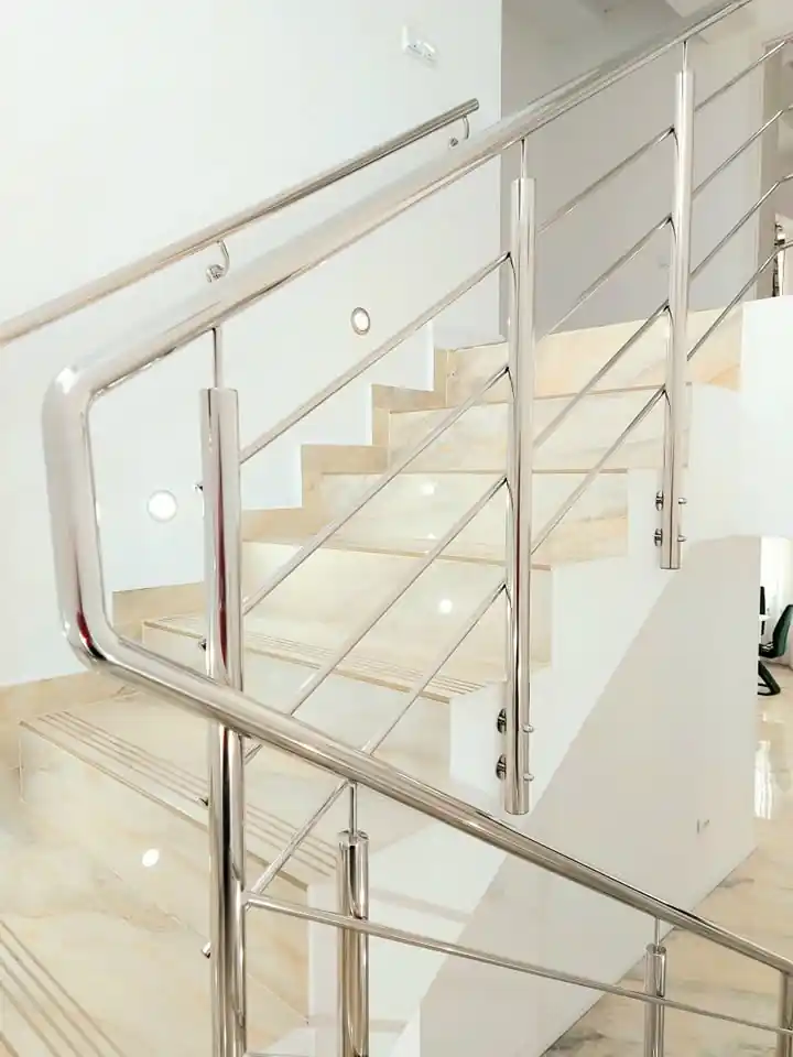 Balustrade inox clasice în București - model realizat de Real Inox
