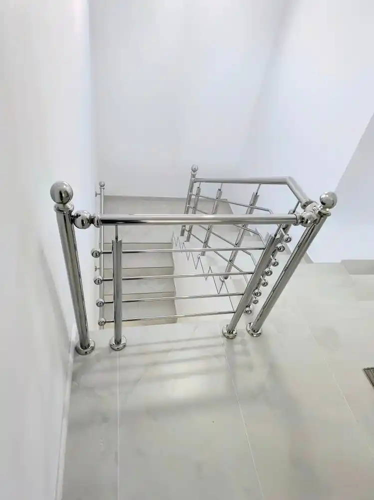 Balustrade inox cu model în Ilfov - model realizat de Real Inox