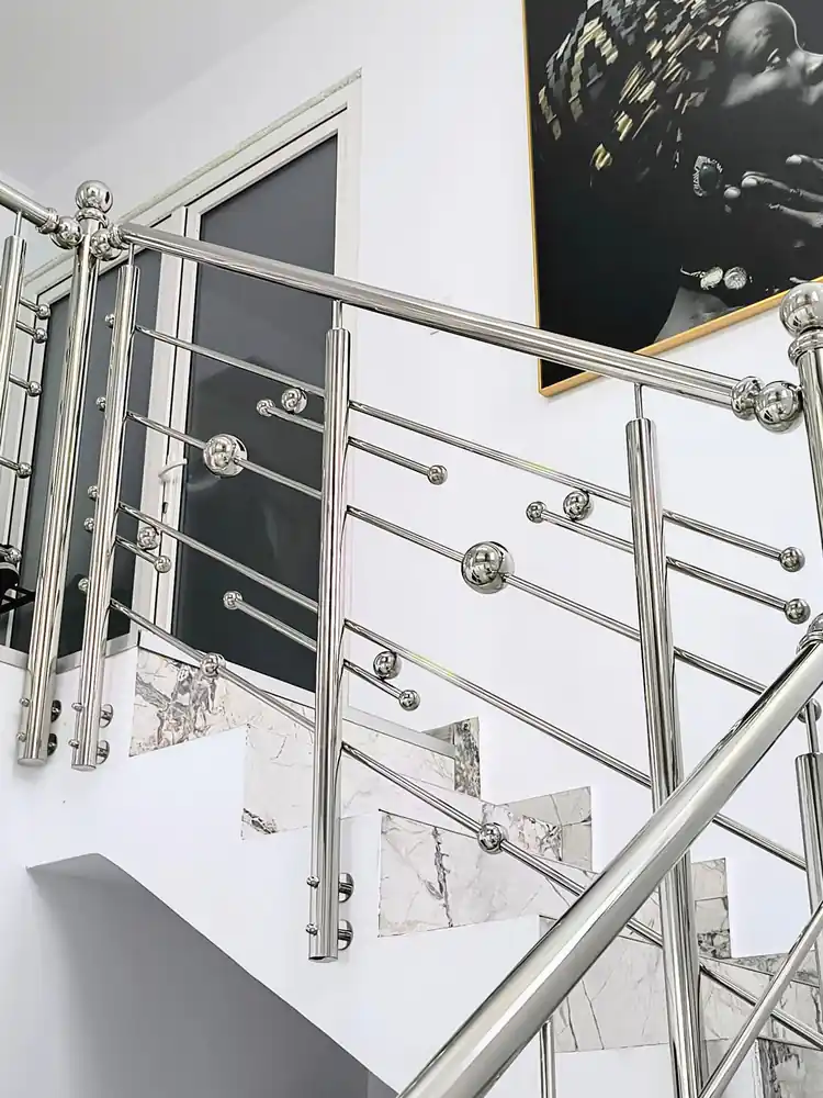 Balustrade inox cu model în Dâmbovița - model realizat de Real Inox