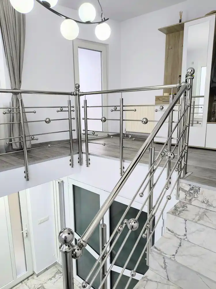 Balustrade inox cu model în Brașov - model realizat de Real Inox
