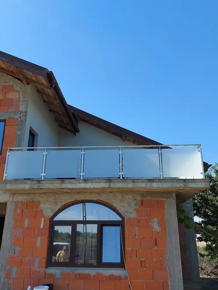 Balustrade inox cu sticlă securizată în Ialomița - model realizat de Real Inox