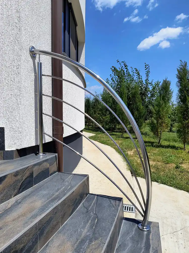 Balustrade inox moderne în Dâmbovița - model realizat de Real Inox