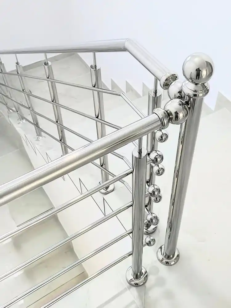 Balustrade inox moderne în București - model realizat de Real Inox