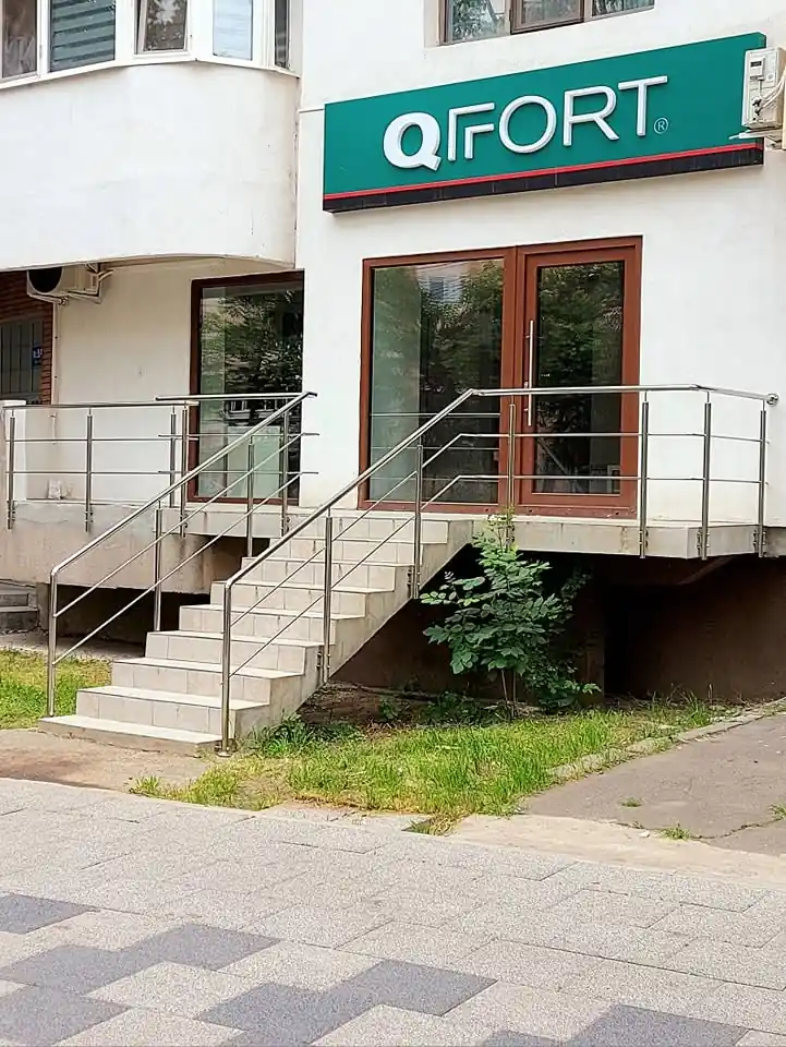 Balustrade inox pentru scări exterioare în Ialomița - model realizat de Real Inox