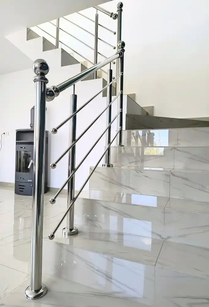 Balustrade inox pentru scări interioare în Giurgiu - model realizat de Real Inox