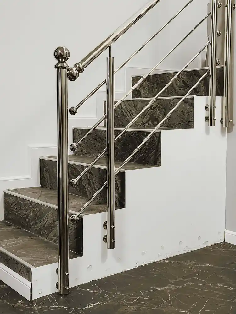 Balustrade inox pentru scări interioare în Ialomița - model realizat de Real Inox
