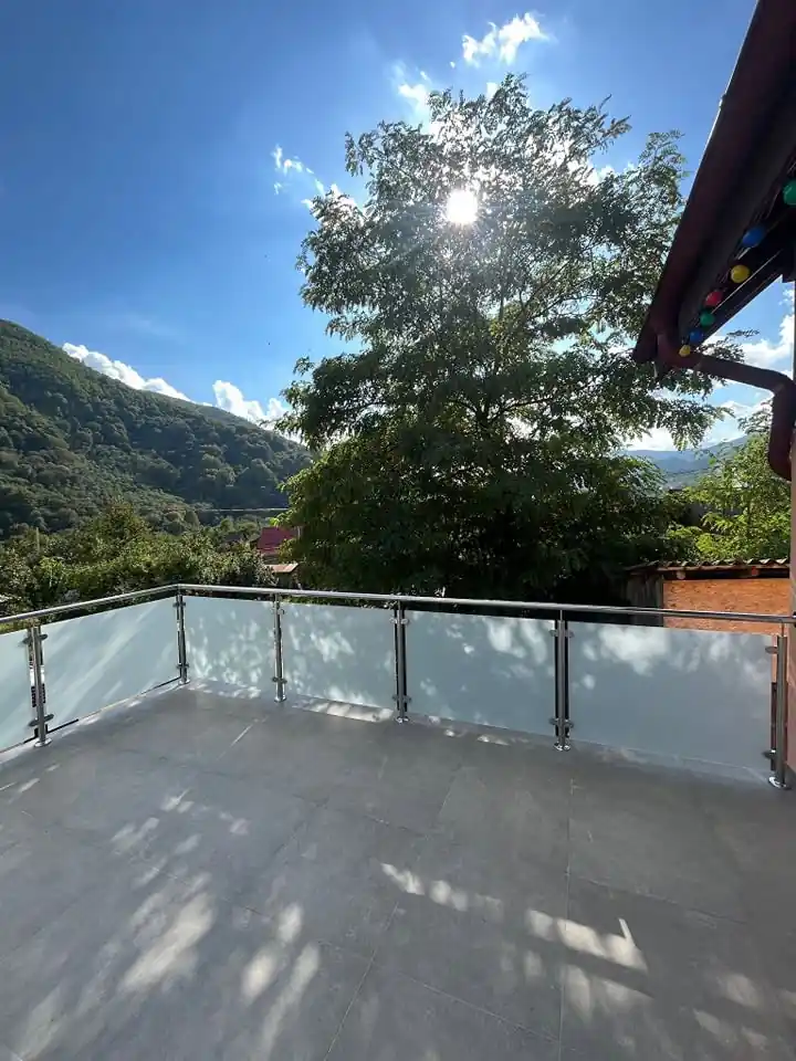 Balustrade inox pentru terase în Brașov - model realizat de Real Inox