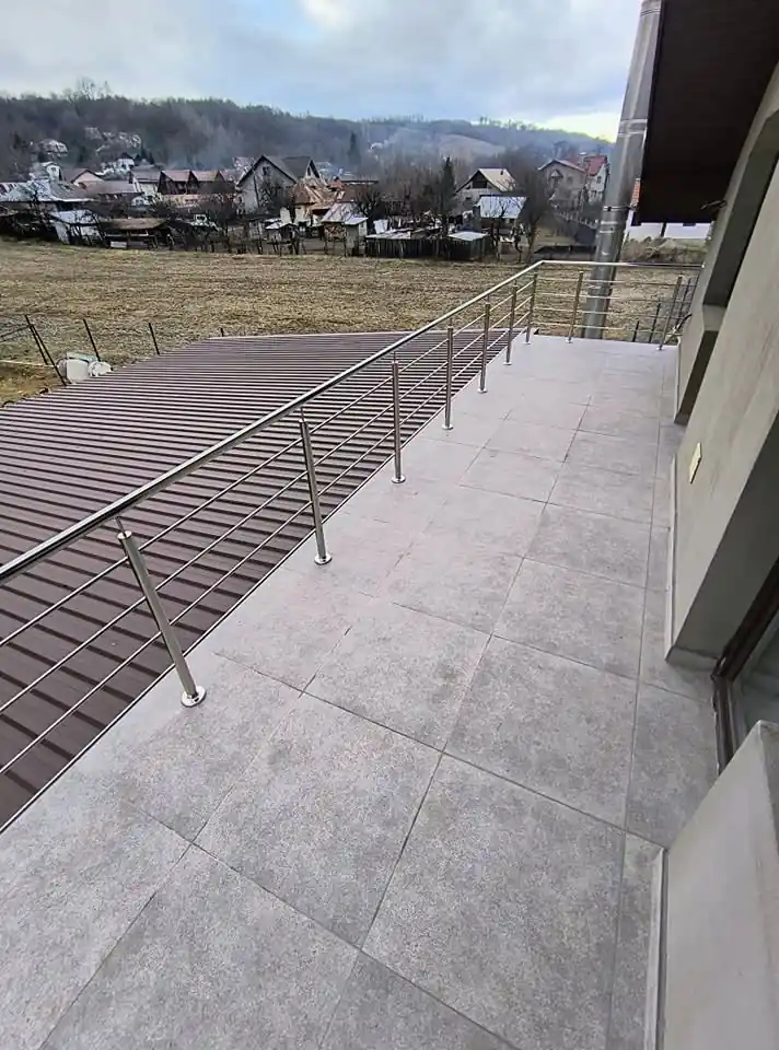Balustrade inox pentru terase în Brașov - model realizat de Real Inox